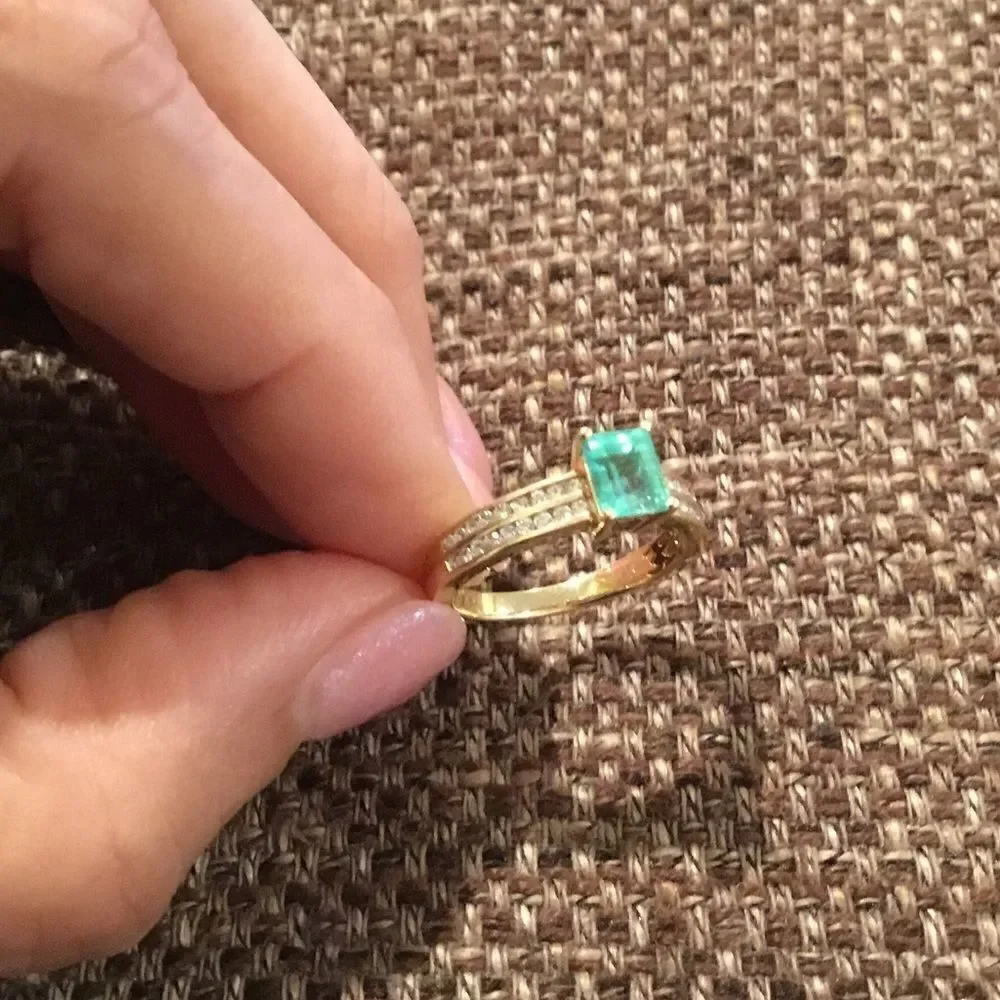 18K GOLD WITH COLOMBIAN EMERALD SIZE 7